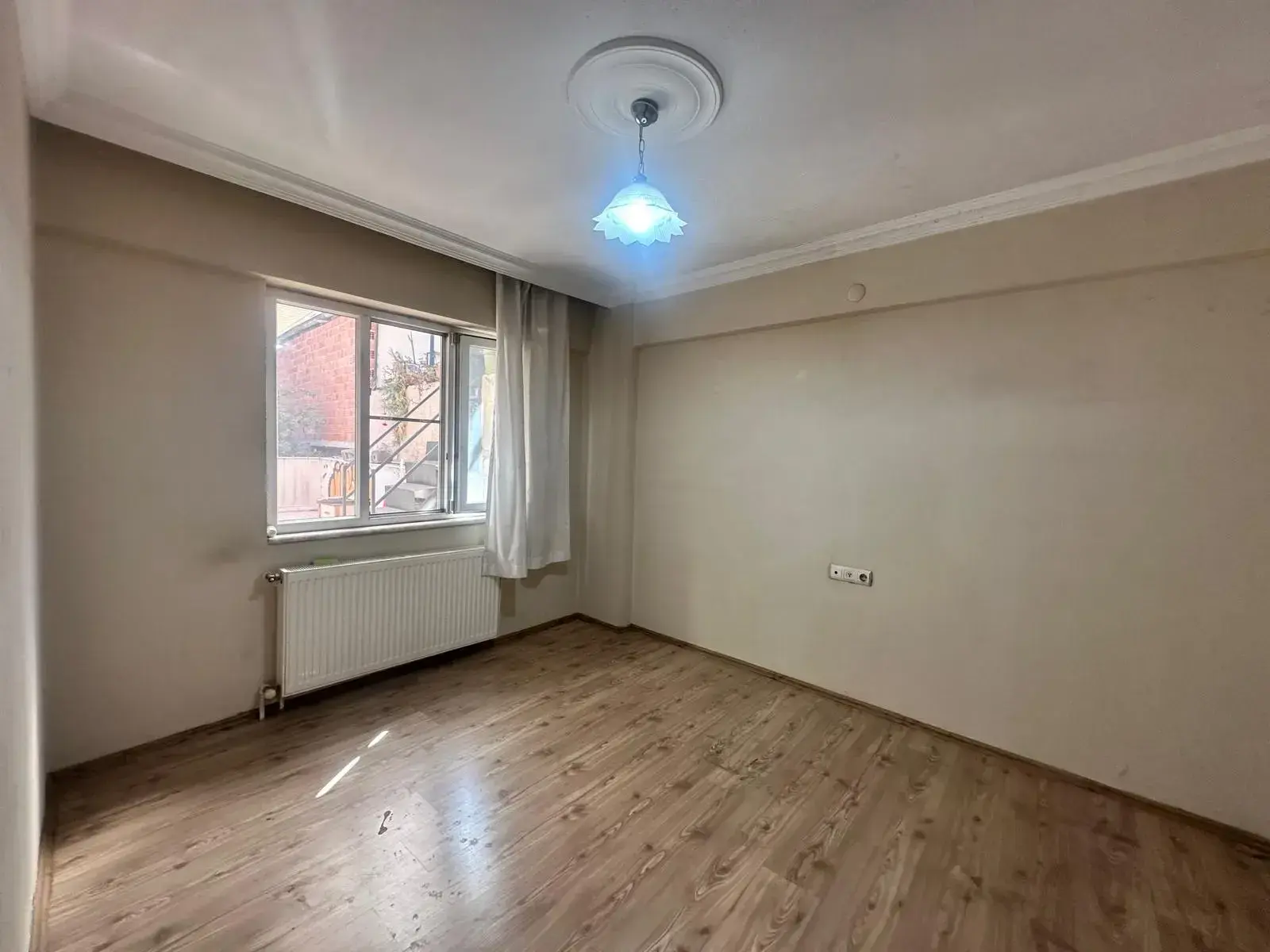 MUZAFFER TEZCAN CADDESİ SANAYİ YOLU ÜZERİNDE SATILIK TERASLI DAİRE
