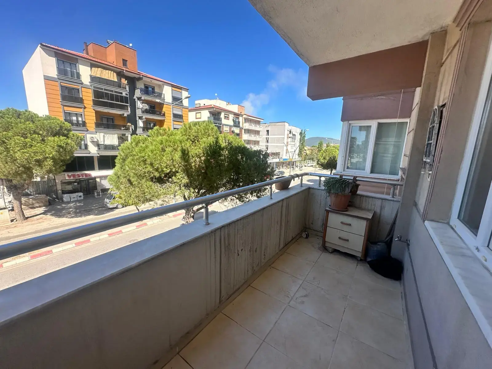 MUZAFFER TEZCAN CADDESİ SANAYİ YOLU ÜZERİNDE SATILIK TERASLI DAİRE