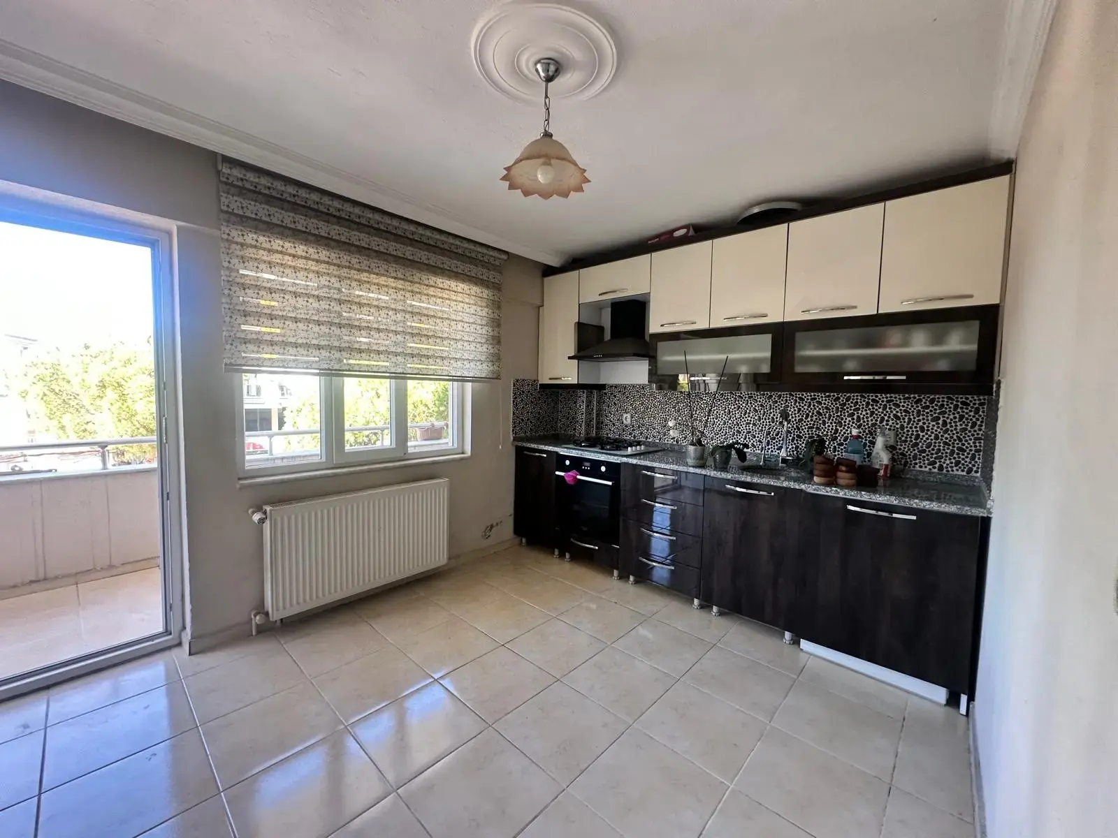 MUZAFFER TEZCAN CADDESİ SANAYİ YOLU ÜZERİNDE SATILIK TERASLI DAİRE