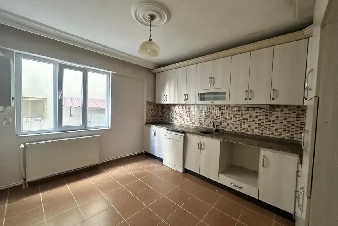 KURTULUŞ MAHALLESİ ESKİ ACİL ARKASI KİRALIK DAİRE
