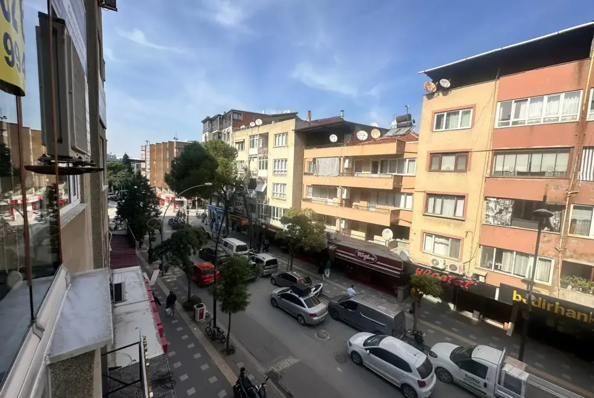 MERKEZDE FATİH CADDESİNE CEPHE SATILIK DAİRE