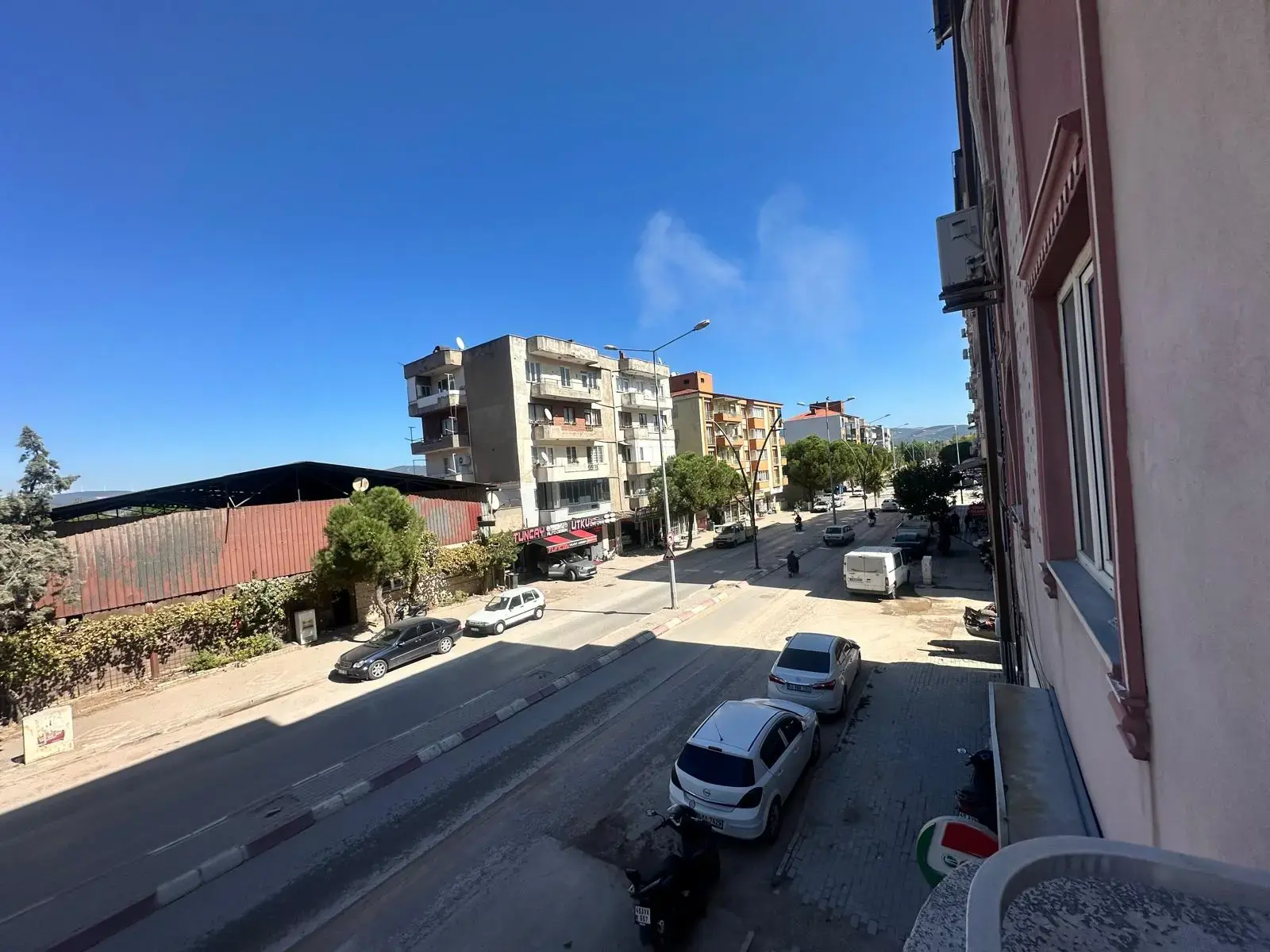 MUZAFFER TEZCAN CADDESİ SANAYİ YOLU ÜZERİ SATILIK DAİRE