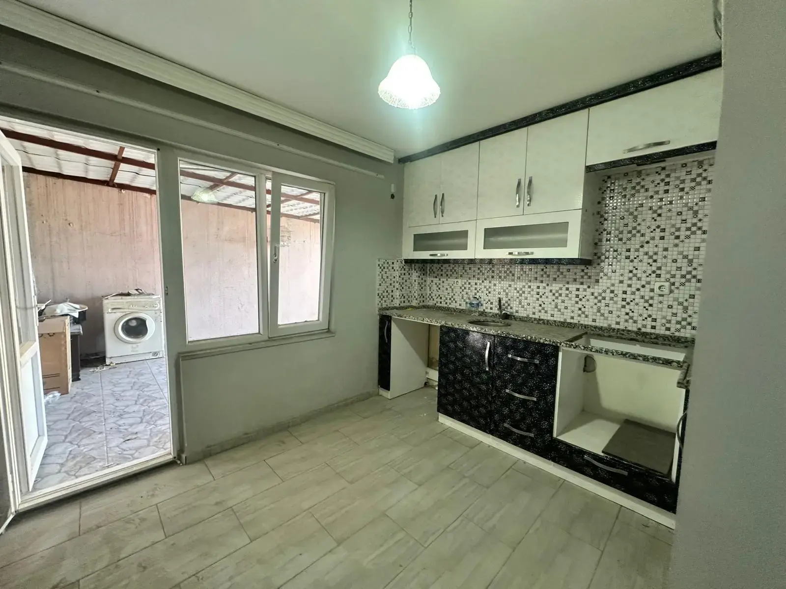 MUZAFFER TEZCAN CADDESİ SANAYİ YOLU ÜZERİ SATILIK DAİRE