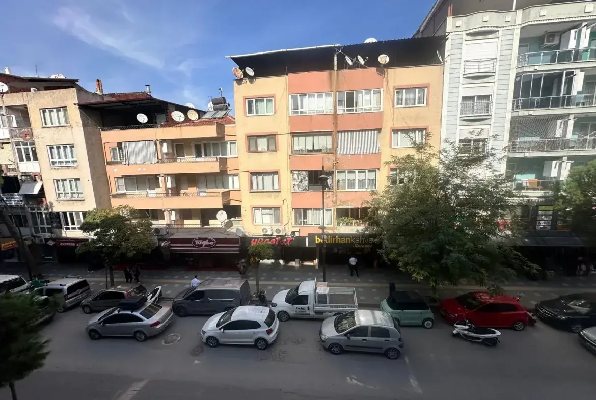 MERKEZDE FATİH CADDESİNE CEPHE SATILIK DAİRE