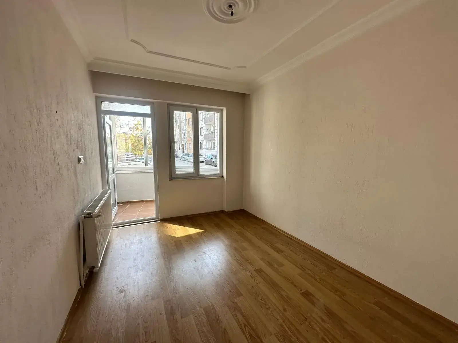 KURTULUŞ MAHALLESİ ESKİ ACİL ARKASI KİRALIK DAİRE