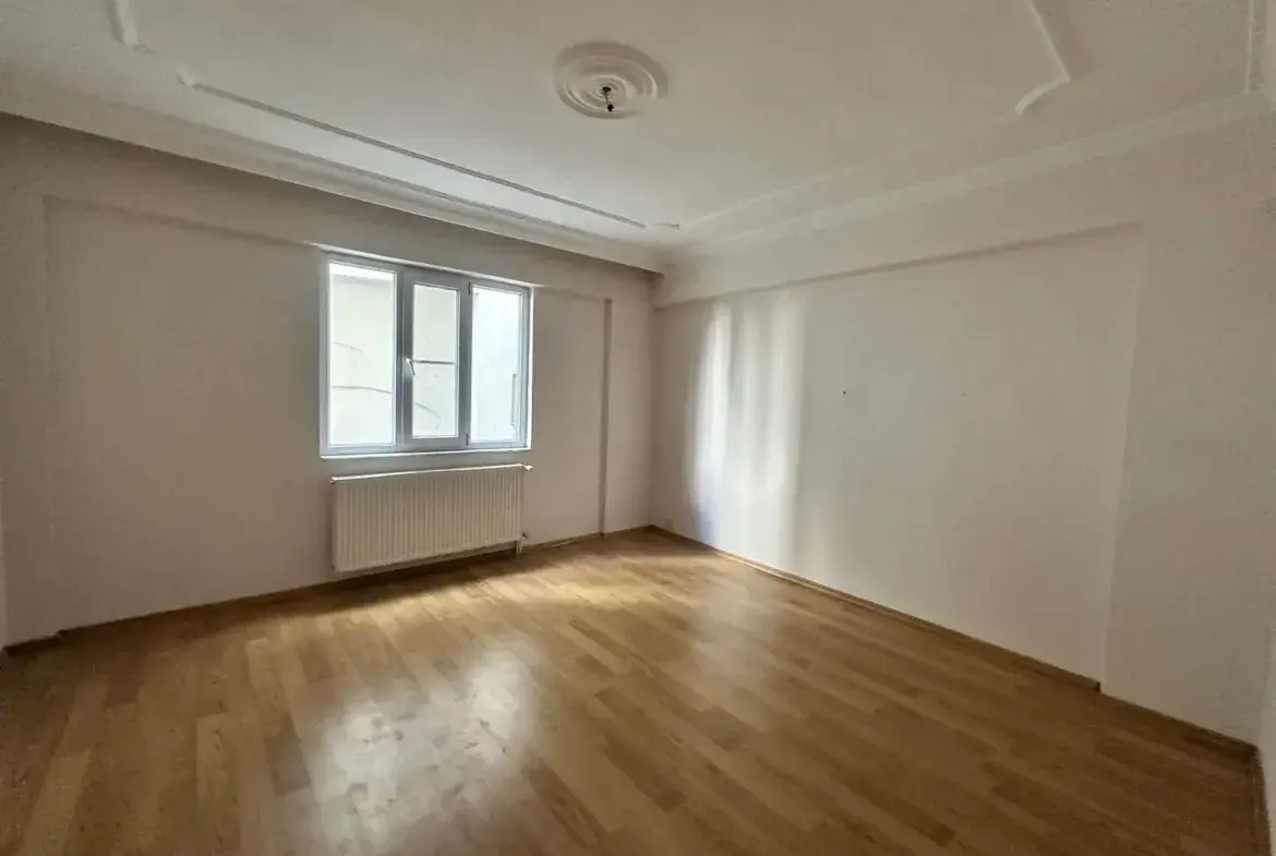 KURTULUŞ MAHALLESİ ESKİ ACİL ARKASI KİRALIK DAİRE