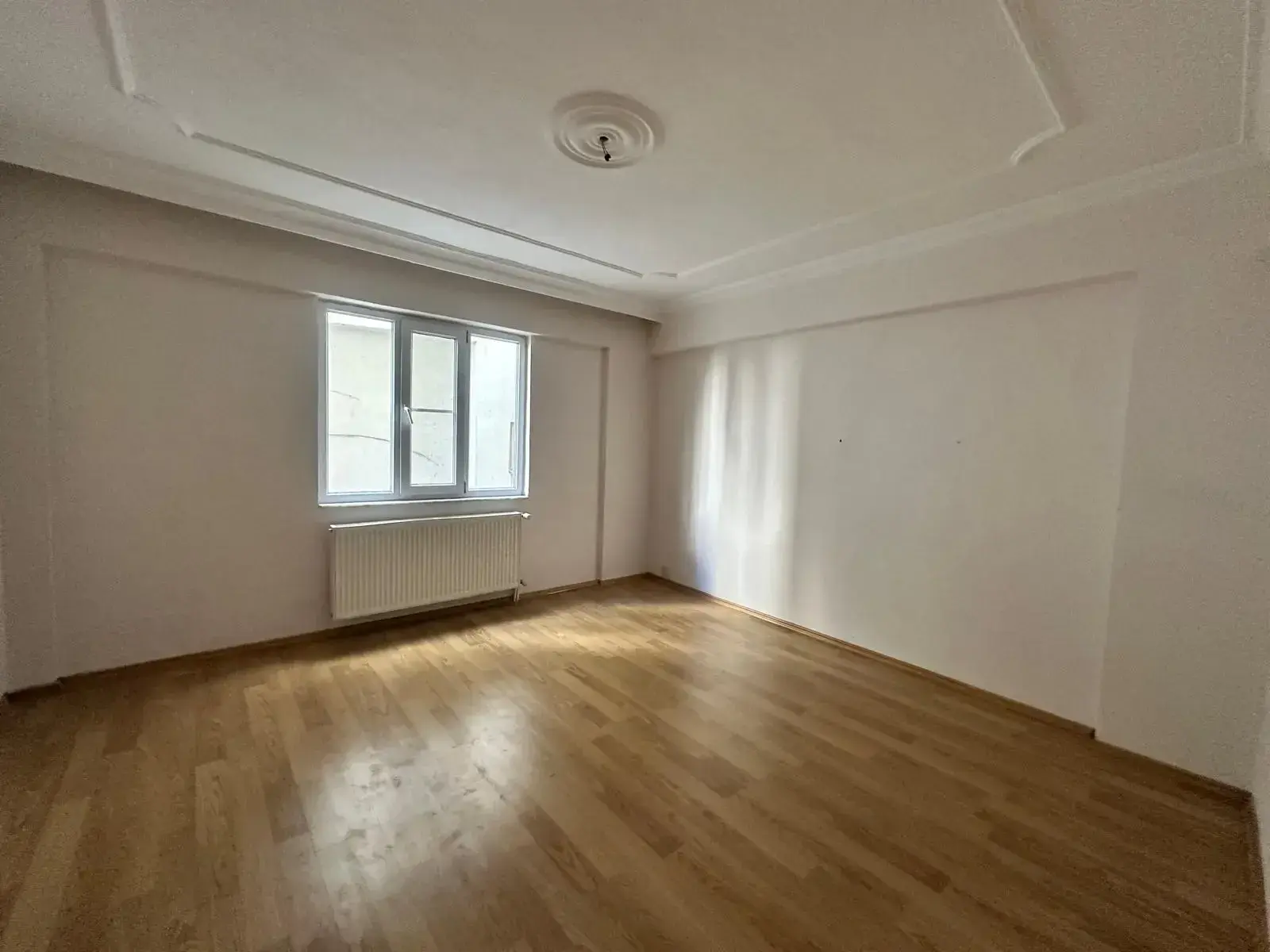 KURTULUŞ MAHALLESİ ESKİ ACİL ARKASI KİRALIK DAİRE