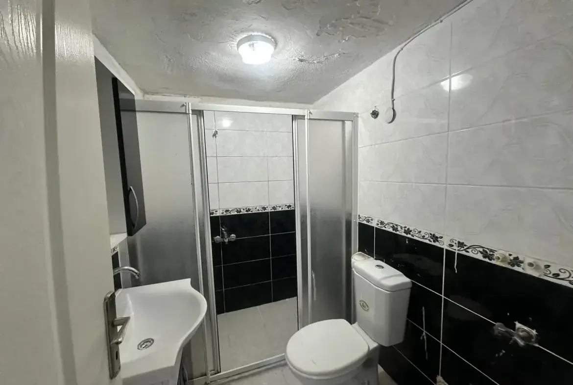 MUZAFFER TEZCAN CADDESİ SANAYİ YOLU ÜZERİ SATILIK DAİRE