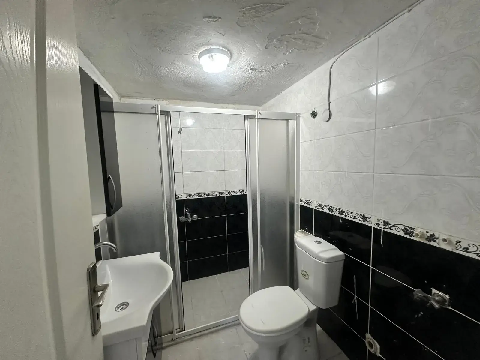 MUZAFFER TEZCAN CADDESİ SANAYİ YOLU ÜZERİ SATILIK DAİRE