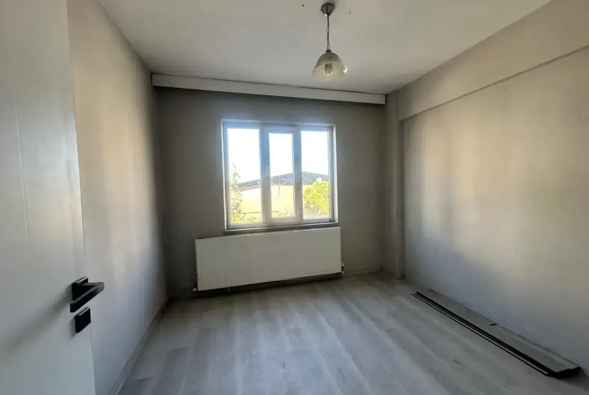 MUZAFFER TEZCAN CADDESİ SANAYİ YOLU ÜZERİ SATILIK DAİRE
