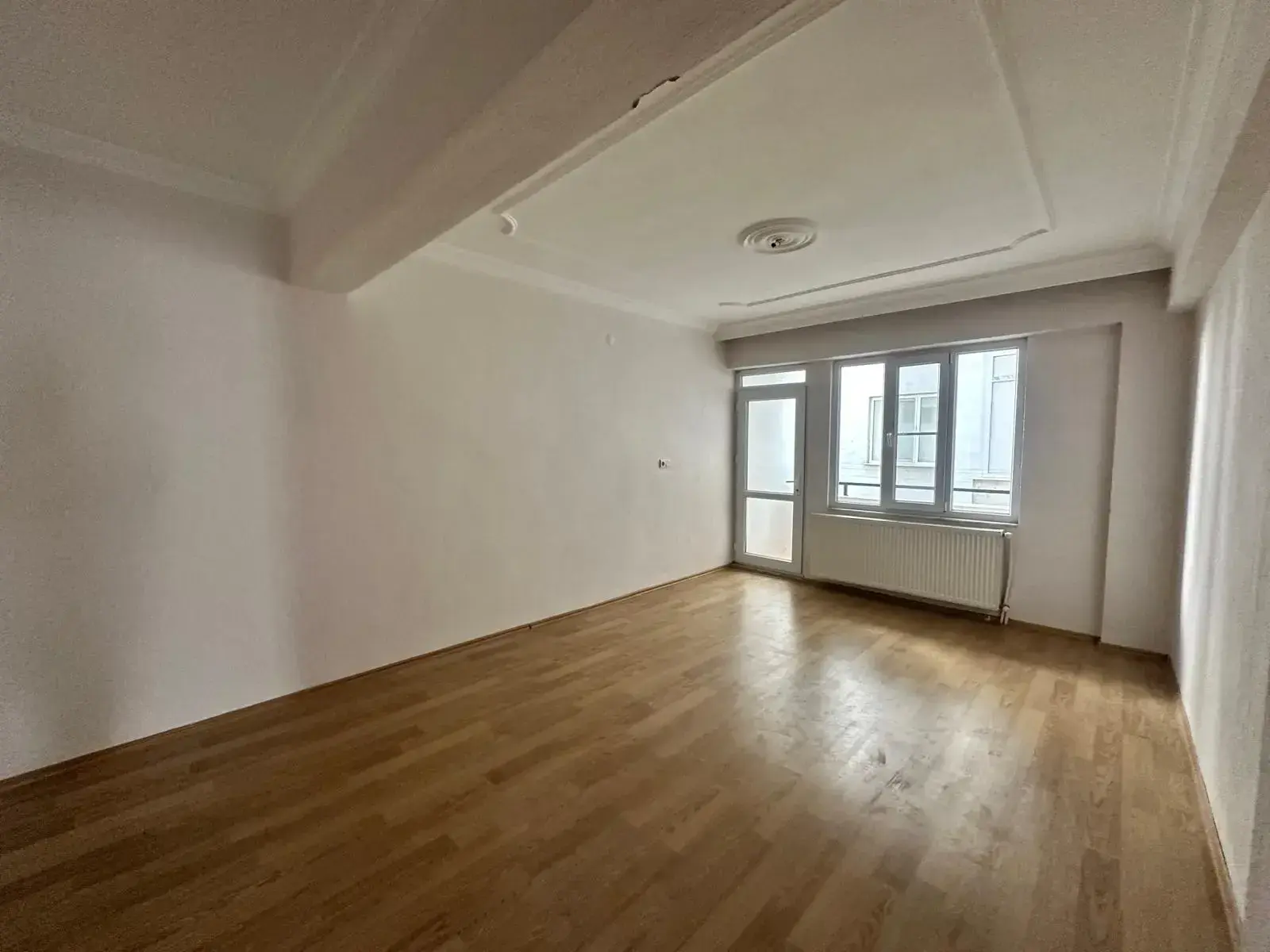 KURTULUŞ MAHALLESİ ESKİ ACİL ARKASI KİRALIK DAİRE