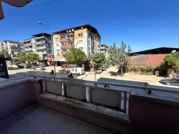 MUZAFFER TEZCAN CADDESİ SANAYİ YOLU ÜZERİ SATILIK DAİRE