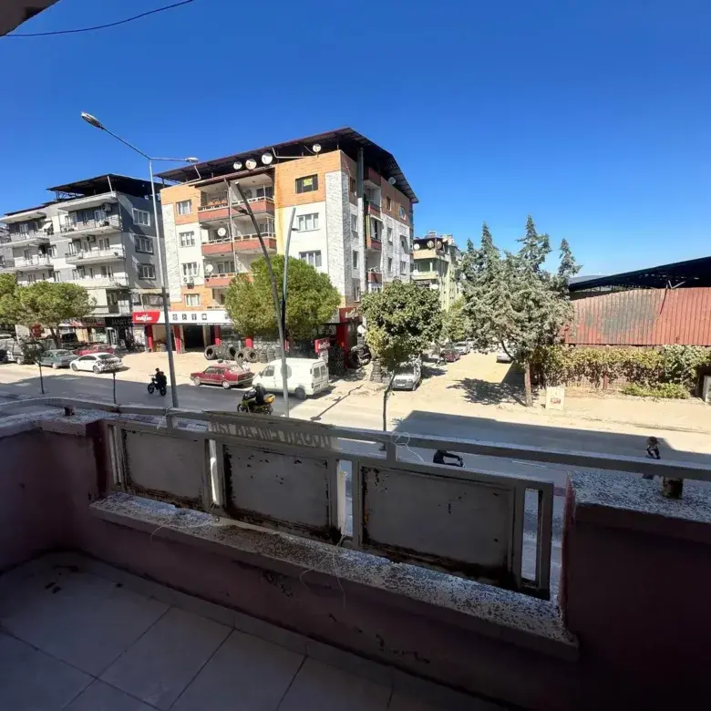 MUZAFFER TEZCAN CADDESİ SANAYİ YOLU ÜZERİ SATILIK DAİRE