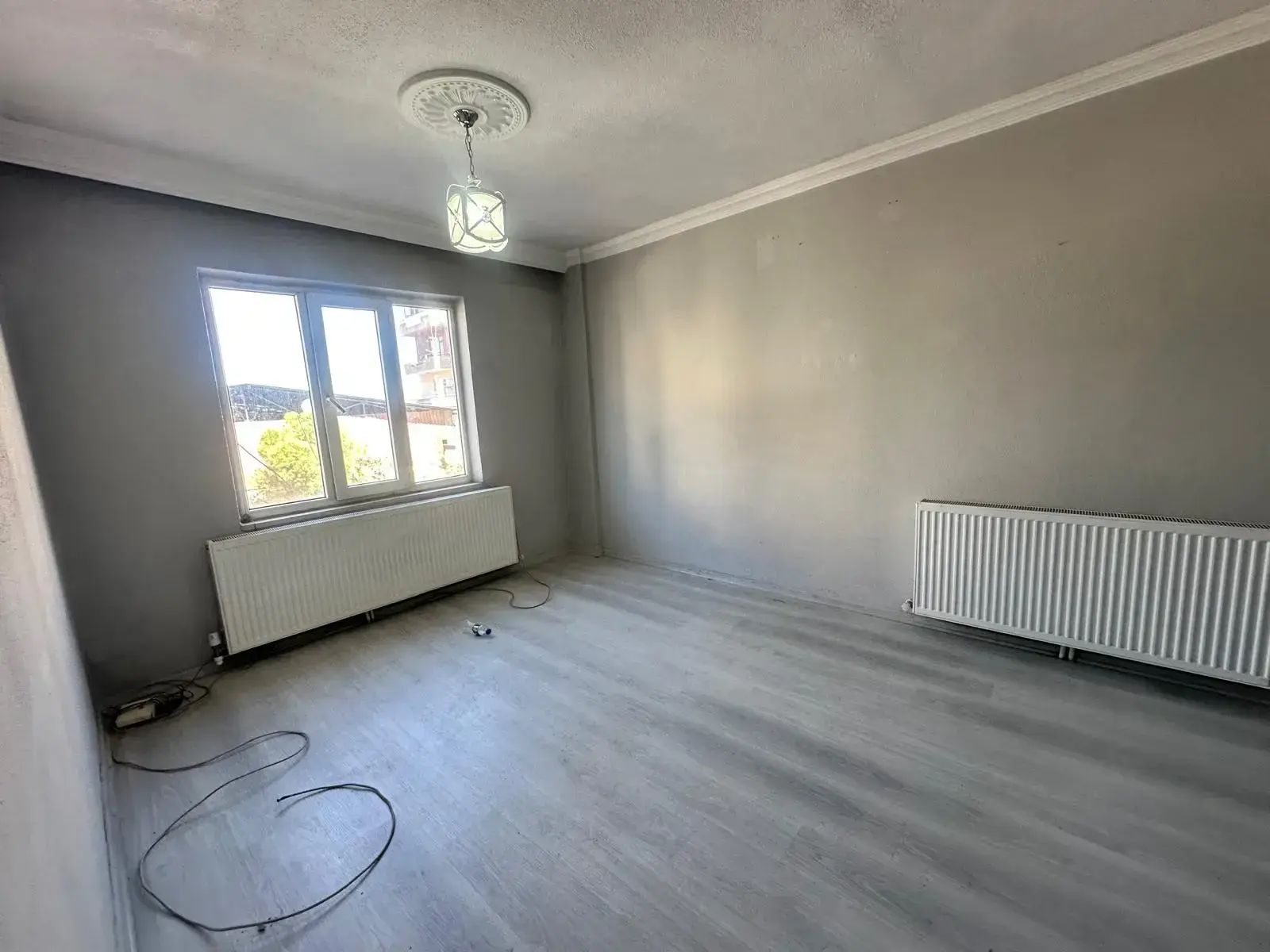 MUZAFFER TEZCAN CADDESİ SANAYİ YOLU ÜZERİ SATILIK DAİRE