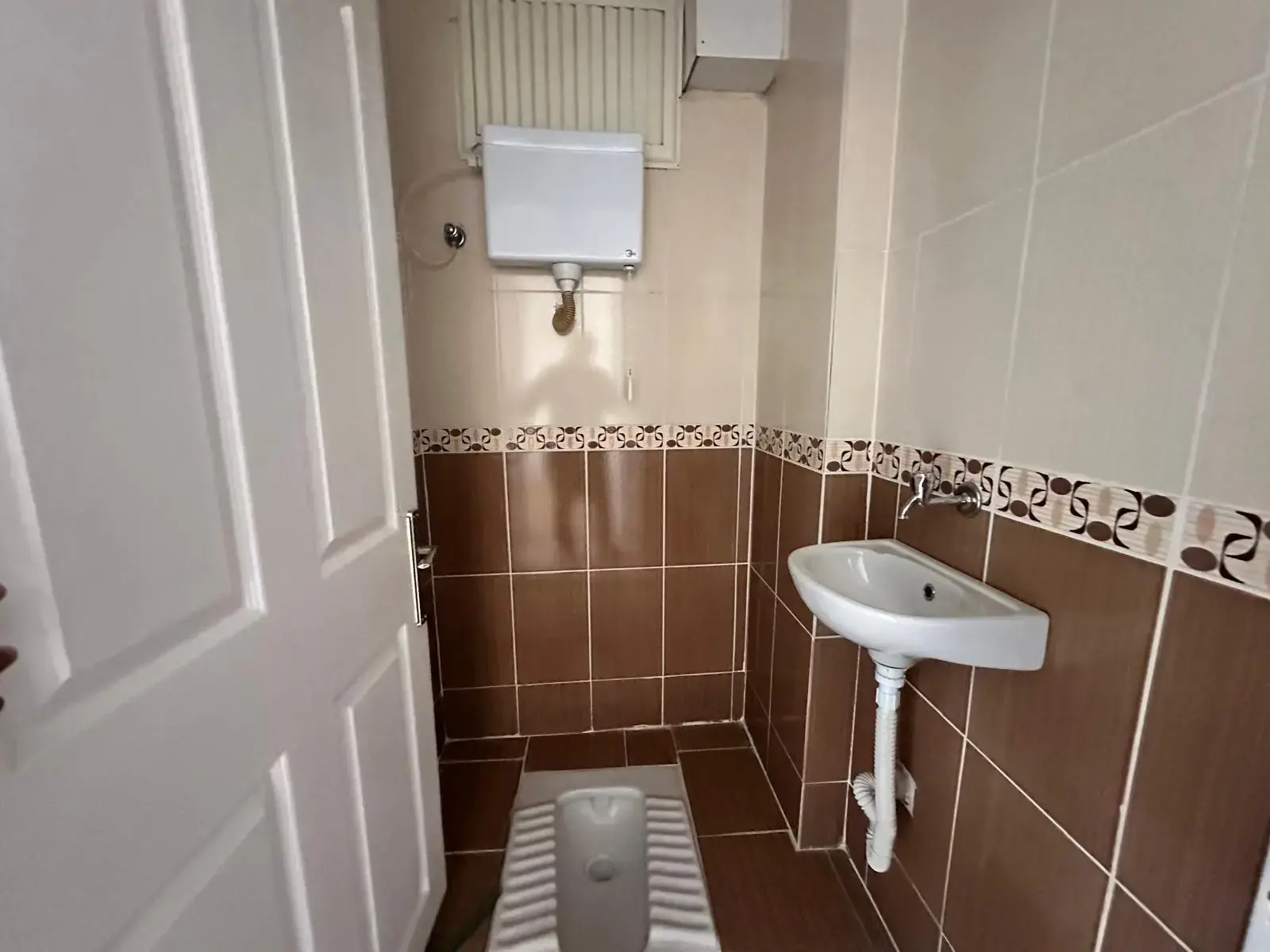 KURTULUŞ MAHALLESİ ESKİ ACİL ARKASI KİRALIK DAİRE