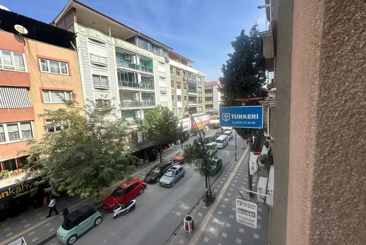 MERKEZDE FATİH CADDESİNE CEPHE SATILIK DAİRE